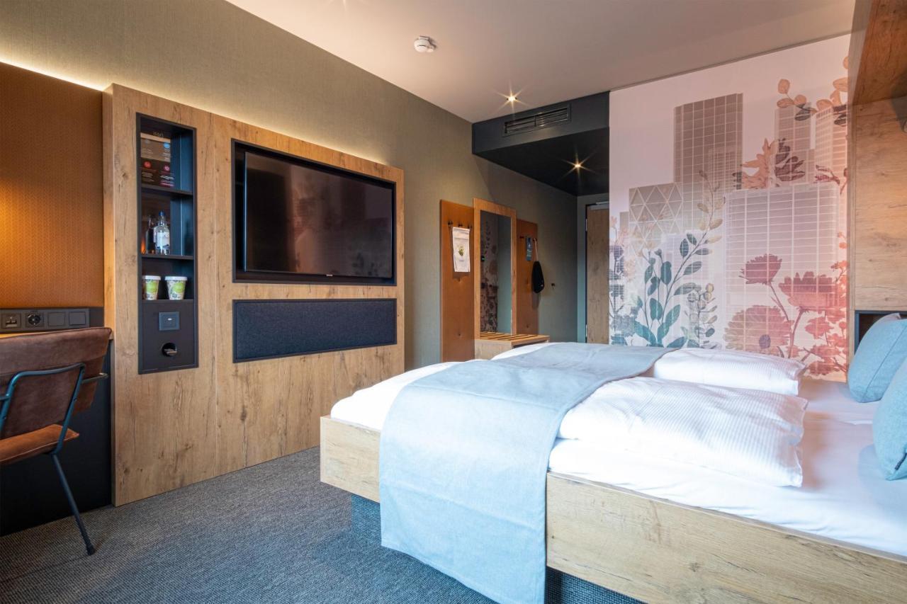 Riku Hotel Ройтлинген Екстериор снимка