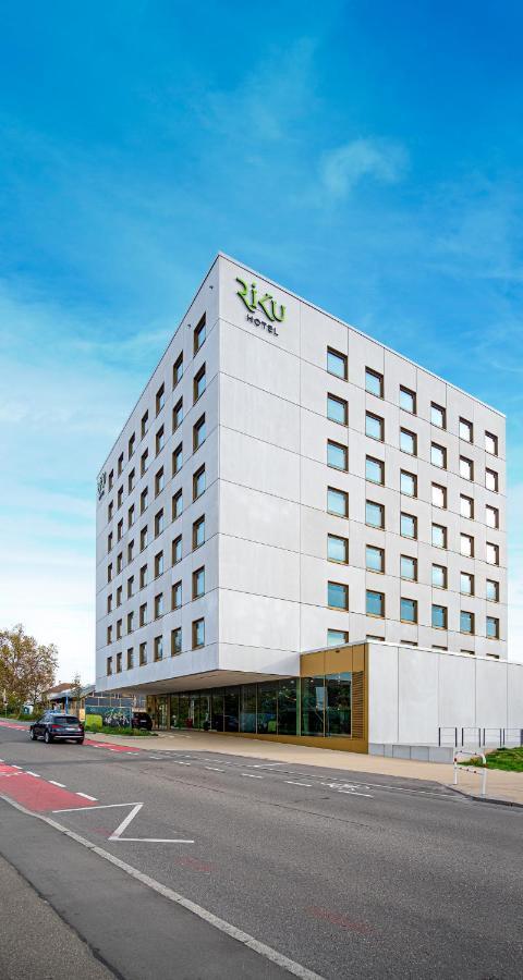 Riku Hotel Ройтлинген Екстериор снимка