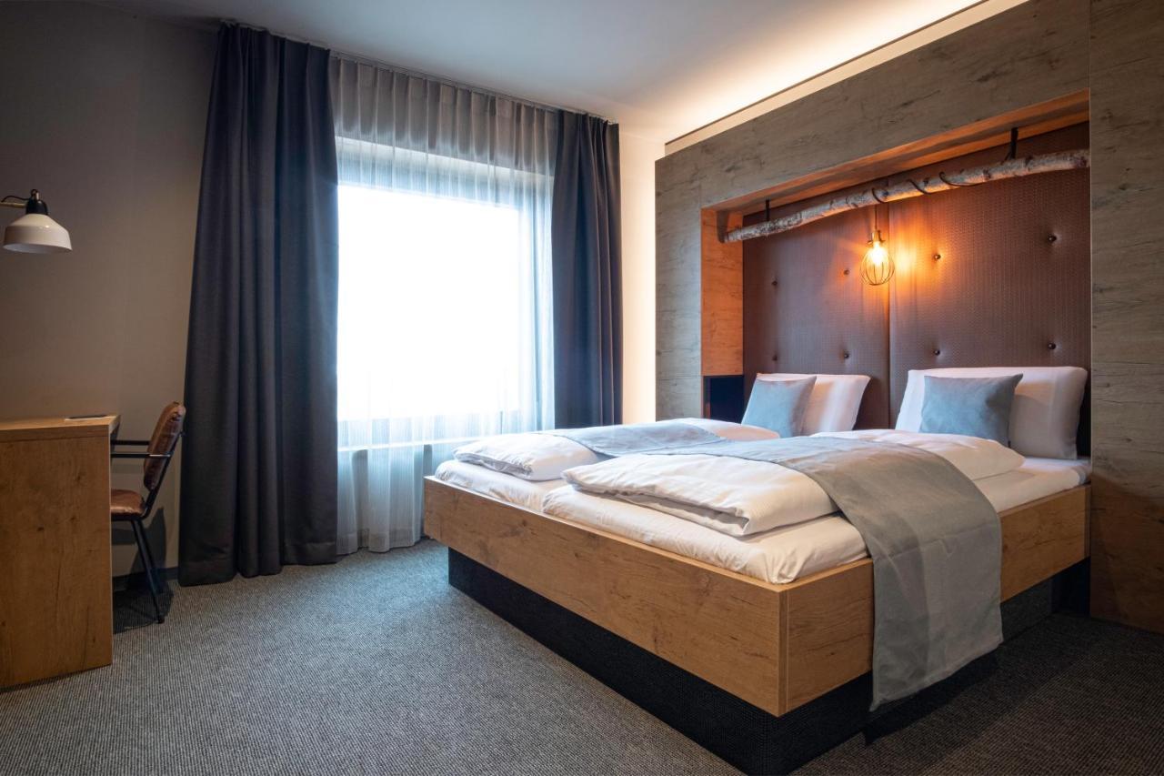 Riku Hotel Ройтлинген Екстериор снимка