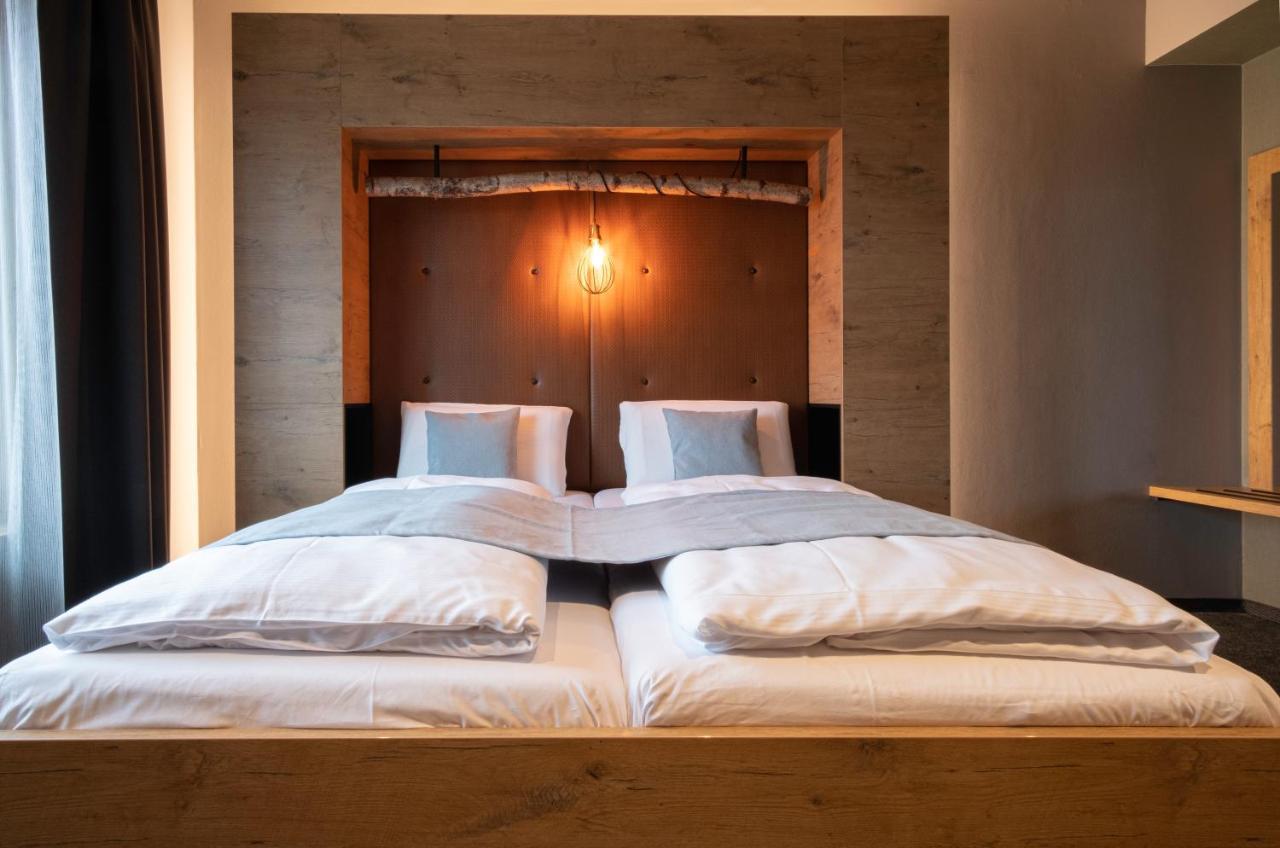 Riku Hotel Ройтлинген Екстериор снимка