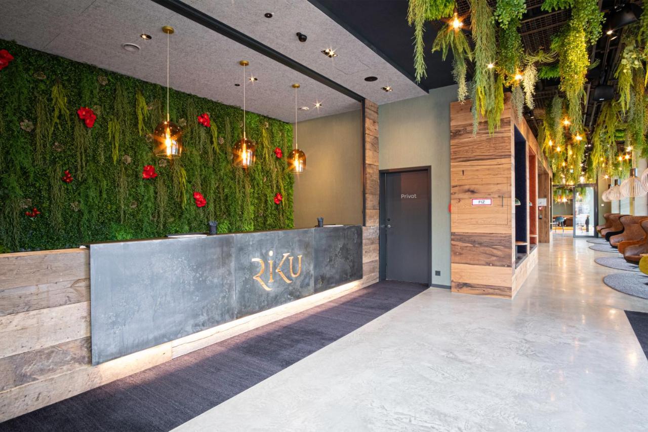Riku Hotel Ройтлинген Екстериор снимка
