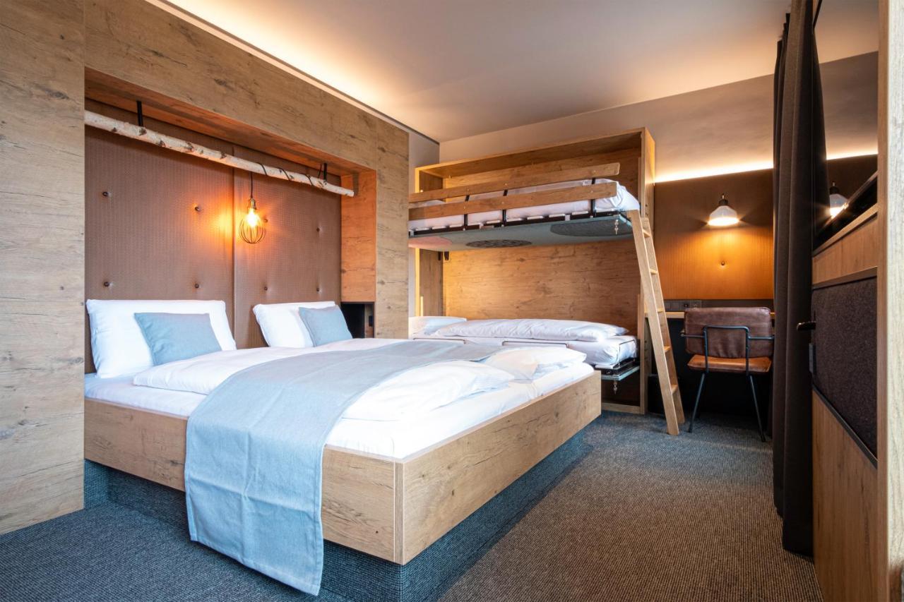 Riku Hotel Ройтлинген Екстериор снимка
