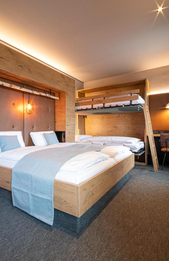 Riku Hotel Ройтлинген Екстериор снимка
