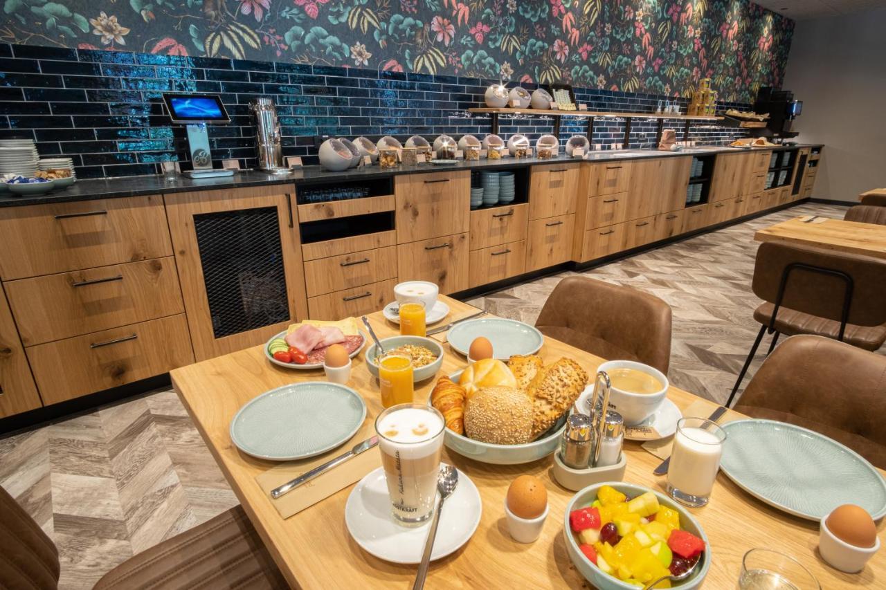 Riku Hotel Ройтлинген Екстериор снимка