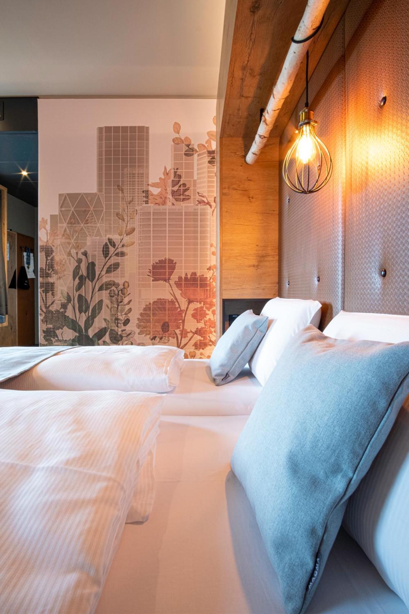 Riku Hotel Ройтлинген Екстериор снимка